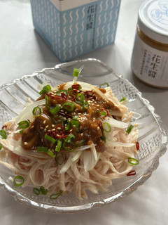 花生醬拌洋蔥嫩雞絲 的食譜成品照片