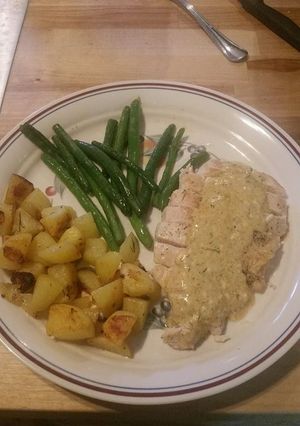 A picture of Creamy Dill Chicken w/Roasted Potatoes and Green Beans.
