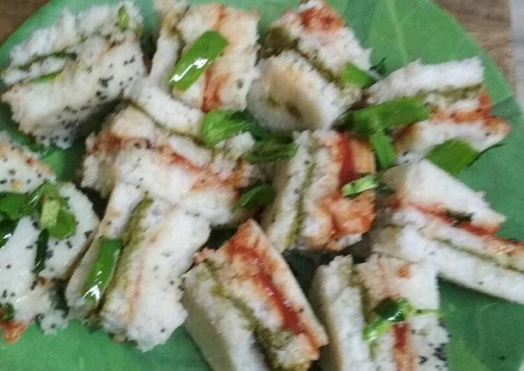 Steps to Cook Tasty Tricolour dhokla sandwich