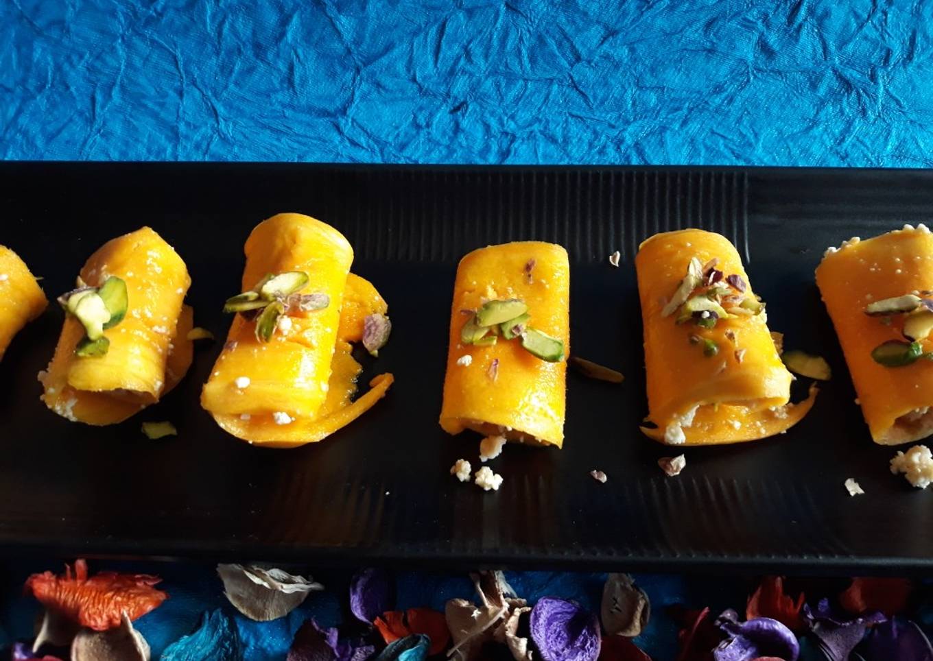 Mango Chena Roll