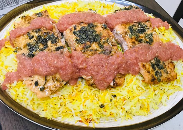 سمك سلمون مع رز بالزعفران