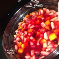 A picture of Jelly With Fruits.