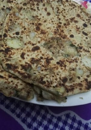 A picture of Aloo paratha.