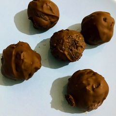 A picture of Chocolate Covered Mini Oatmeal Treats.