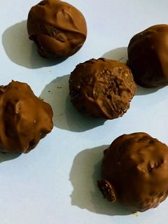 A picture of Chocolate Covered Mini Oatmeal Treats.