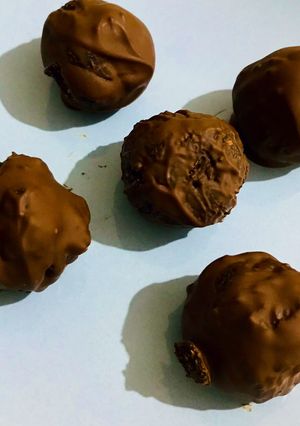 A picture of Chocolate Covered Mini Oatmeal Treats.