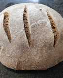 Teljes kiőrlésű kovászos kenyér (tönköly- és rozslisztből)