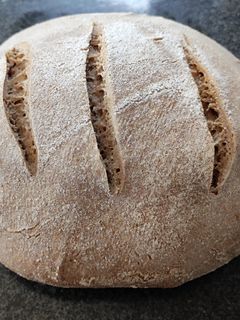 Teljes kiőrlésű kovászos kenyér (tönköly- és rozslisztből) recept fotója