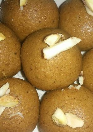 A picture of Moong Daal Badam Laddoo.