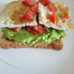 A picture of Easy Avocado Egg Bread Toast.