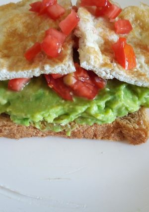 A picture of Easy Avocado Egg Bread Toast.