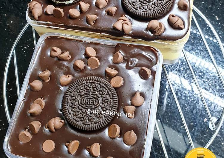 Eclair Dessert Box
