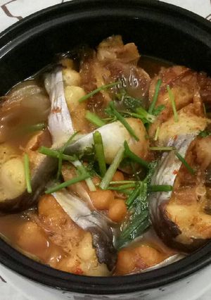 Hình của món Cá hú kho tộ.