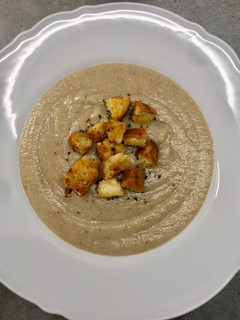 Una foto de Crema de coliflor y setas shiitake