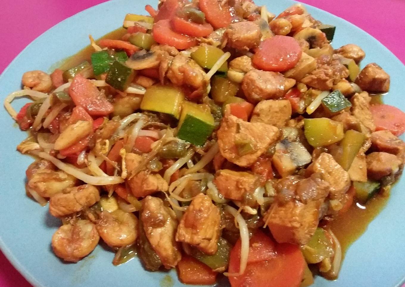 Chop Suey con pollo y gambas