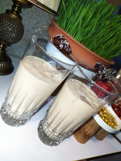 عکسی از دستور میلک شیک خرما