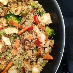 Foto principal de Quinoa con verduras y pollo rápida