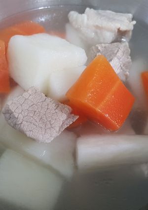 山藥胡蘿蔔排骨湯 的食譜成品照片