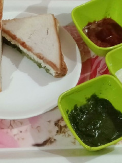 तिरंगा सैंडविच (Tiranga sandwich recipe in Hindi) रेसिपी मुख्य फोटो