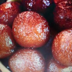 A picture of Delicious gulab jamun.