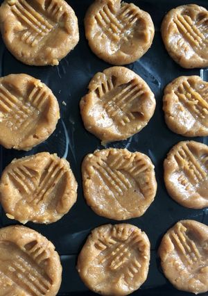 Foto resep Peanut butter cookies (3 bahan)