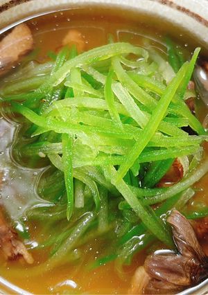 Hình của món Canh bí xanh nấu nấm rơm khô.