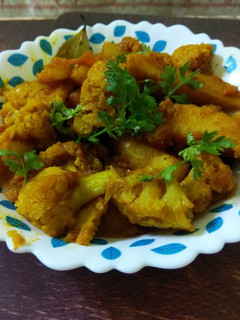 पार्टी स्टाइल आलू गोभी (Party style aloo gobhi recipe in Hindi) रेसिपी मुख्य फोटो