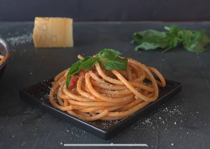 Pasta with a tomato sauce