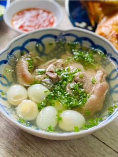 Hình của món Canh Giò Heo Nấu Hành Lá.