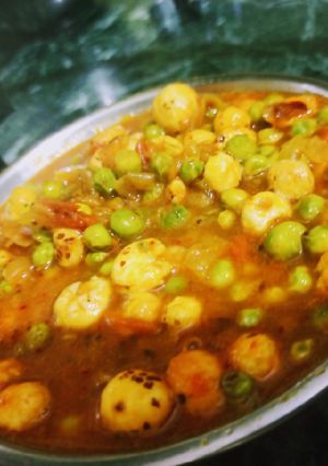 मटर मखाना (matar makhana recipe in Hindi) रेसिपी मुख्य फोटो
