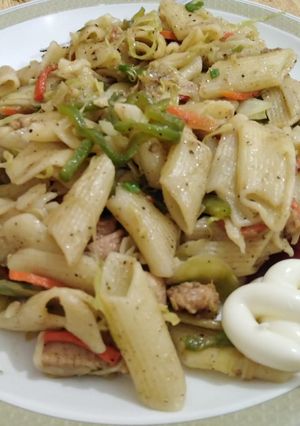 A picture of Chicken and Vegetable Pasta.