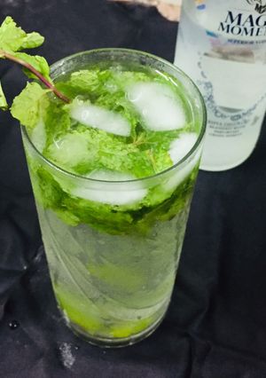 काक्टेल मोहितो (Cocktail mojito recipe in hindi) रेसिपी मुख्य फोटो