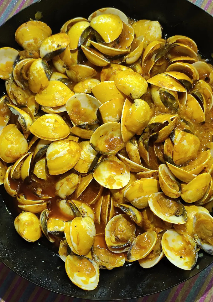 Una foto de *Almejas a la marinera*🍛🍜