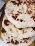 Pan indio (Naan) con ajo y cilantro