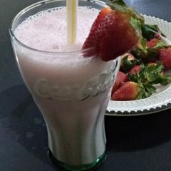 Strawberry shake 😍😍 A picture of Strawberry shake 😍😍.
