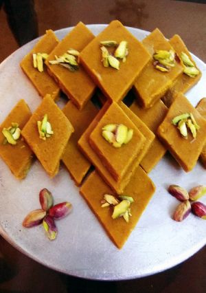 A picture of Mango Burfi .