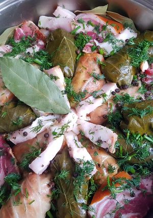 O poză a rețetei Sarmale din viță de vie și varză murată cu carne mix porc și vită.