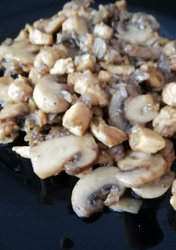 Una foto de Salteado de pollo con verduras