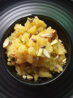 મગ ની દાળ નો હલવો(Moong Dal Halwa Recipe In Gujarati) રેસીપી મુખ્ય ફોટો