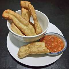A picture of Cakwe polos.
