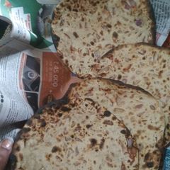 A picture of Tandori pyaz roti.