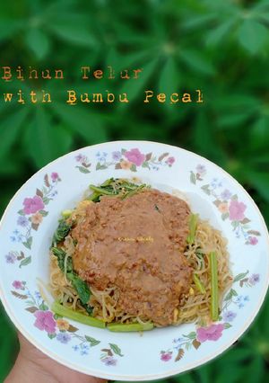 Foto resep Bihun Telur with Bumbu Pecal