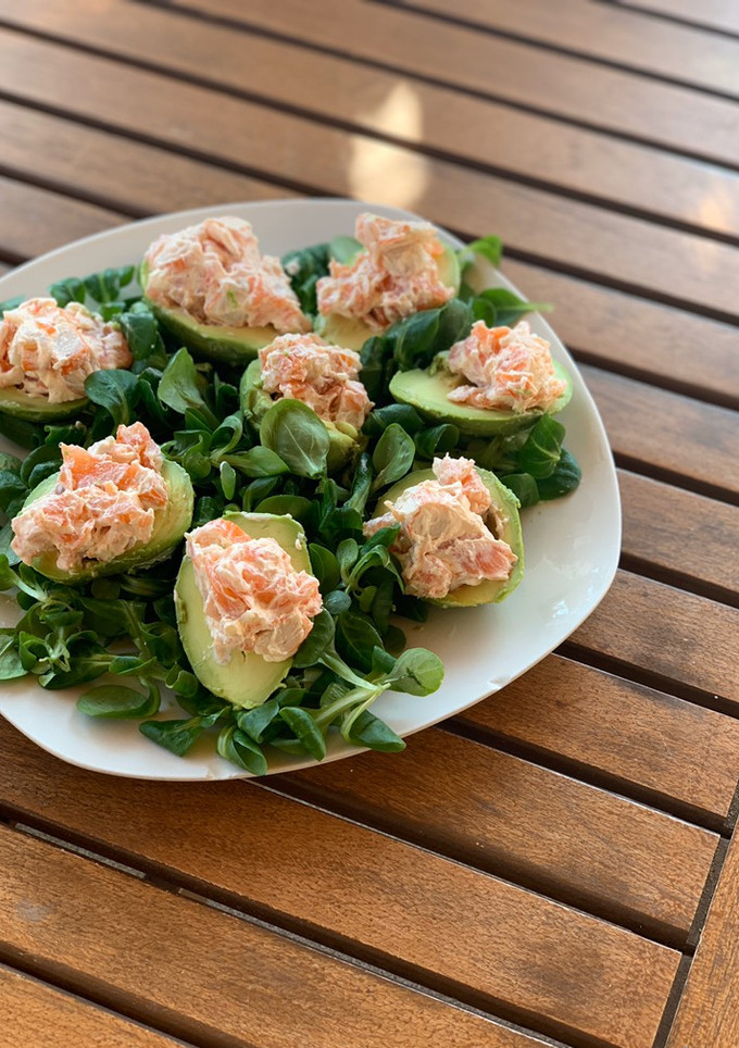 Una foto de Aguacates rellenos
