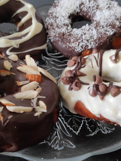 ચોકો સ્ટફ્ડ ડોનટ(choco stuff donuts recipe in Gujarati) રેસીપી મુખ્ય ફોટો