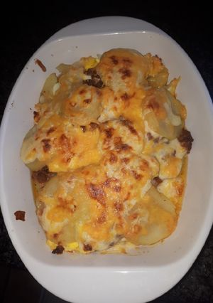 A picture of Creamy baked potatoes with mince.