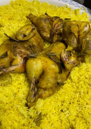 صورة لوصفة رز بالكركم والدجاج ببهارات المندي