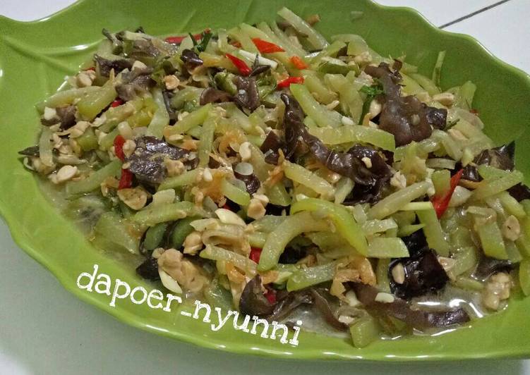 Oseng Labu siam &amp; Jamur kuping