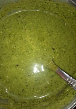 A picture of Green chutney.