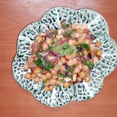 A picture of Mediterranean chickpeas, cottage cheese, 🥓 bacon 🥗salad.