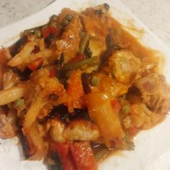 A picture of Baked Chicken And Vegetables With Sriracha Sauce.